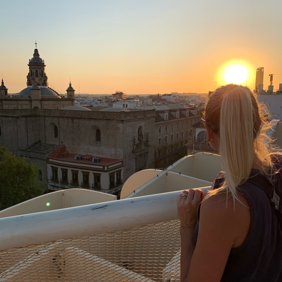 Meet your Posher, Cindy - Picture 1 of 1